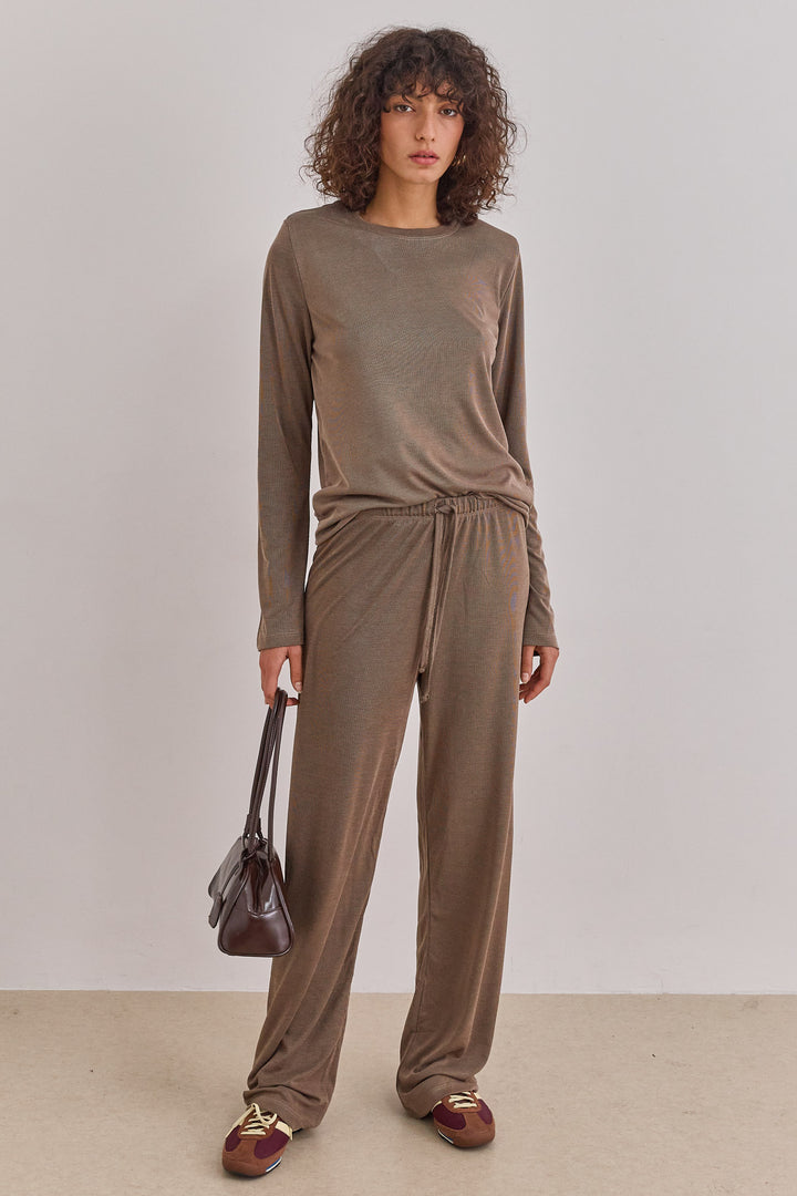 חולצת ברטה בשילוב כריות כתפיים | חום