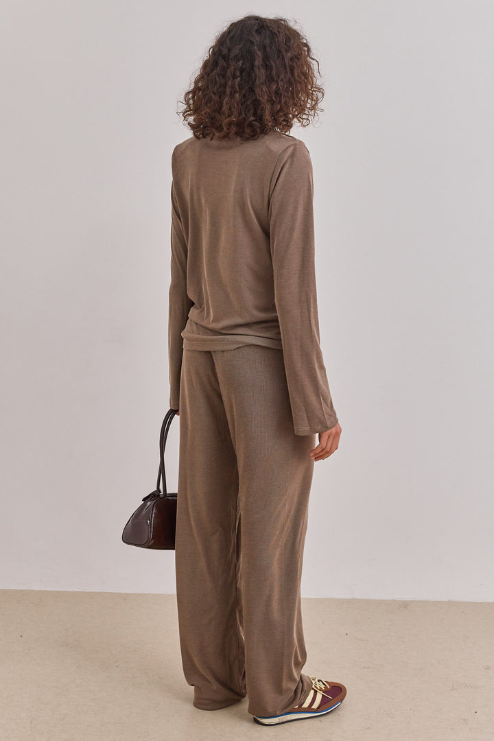 מכנסי ברטה גזרה ישרה גומי מותן | חום