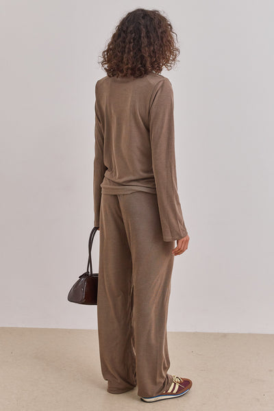 חולצת ברטה בשילוב כריות כתפיים | חום