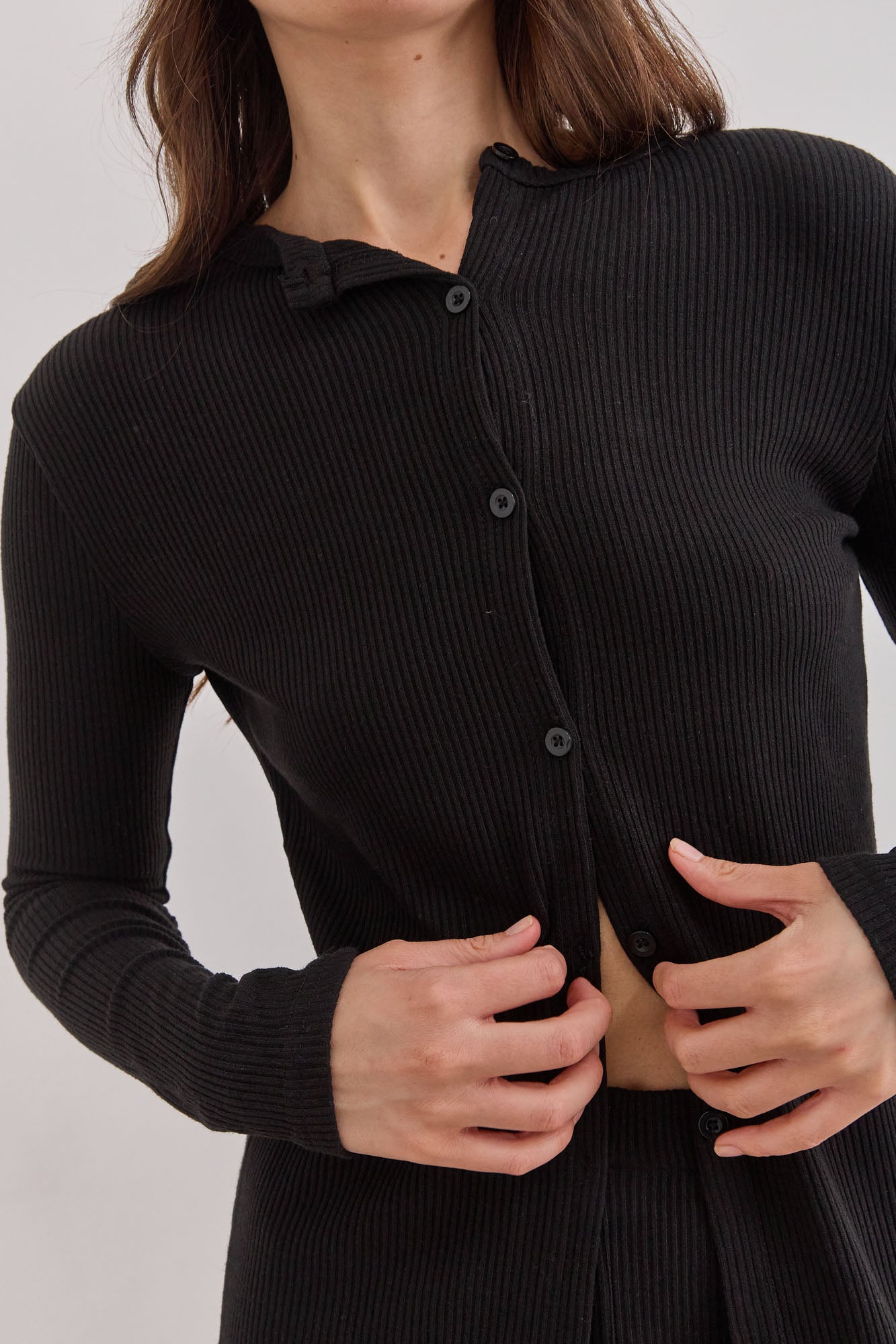 סריג ריב קאן בשילוב כפתורים | שחור