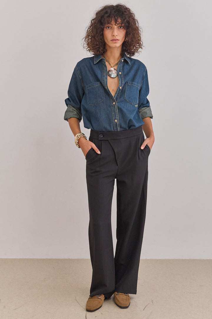 מכופתרת ג'ינס ג'ונסון רקמת לוגו | ג'ינס