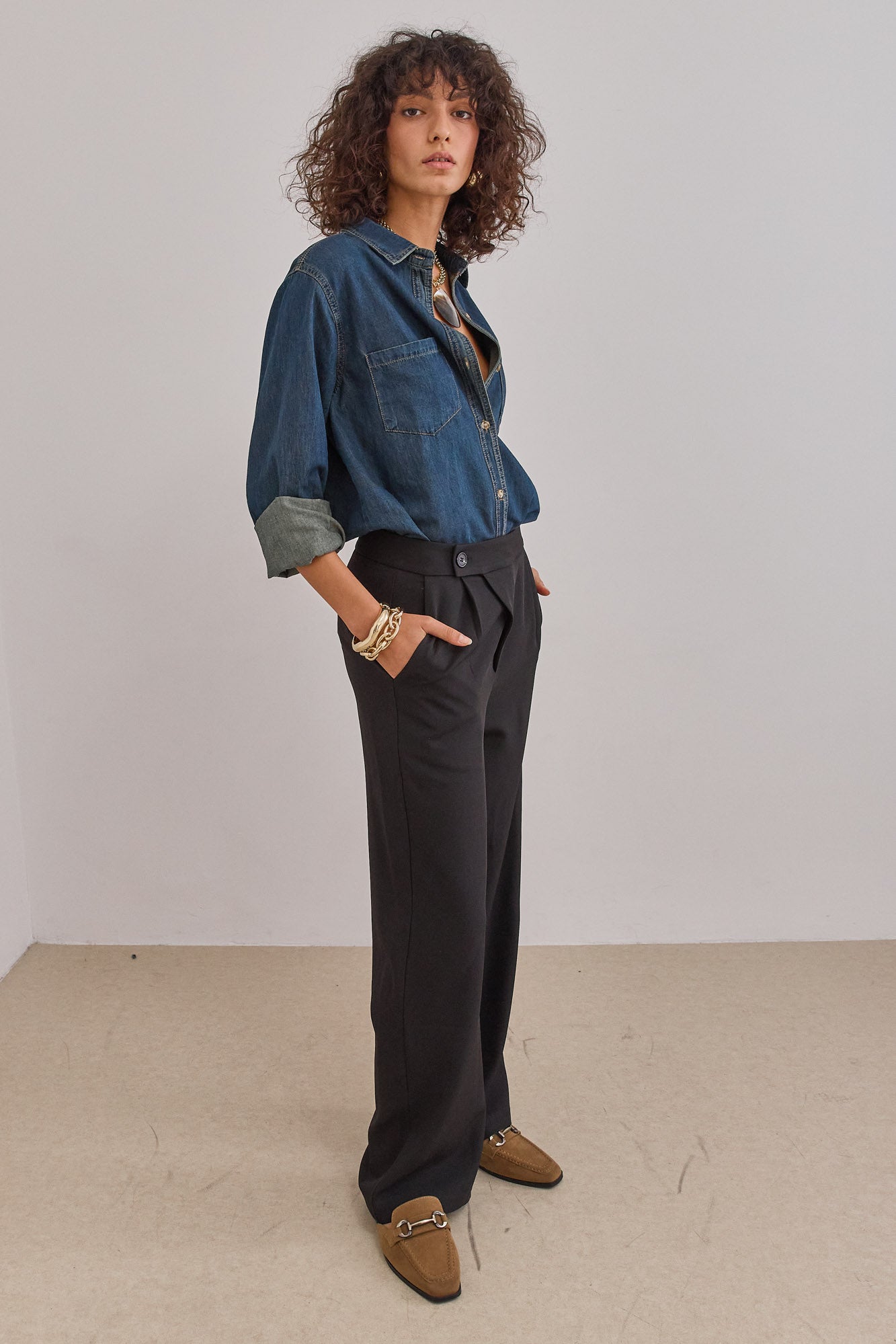 מכופתרת ג'ינס ג'ונסון רקמת לוגו | ג'ינס