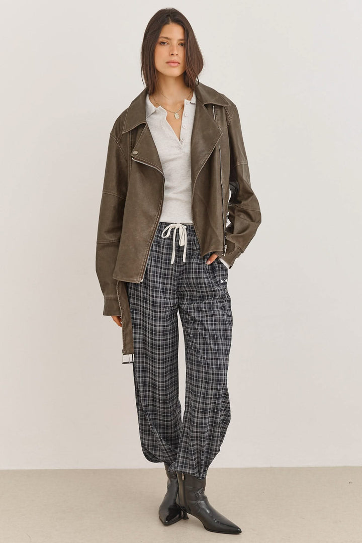 מגפון דמוי עור שילה בגימור מבריק | שחור