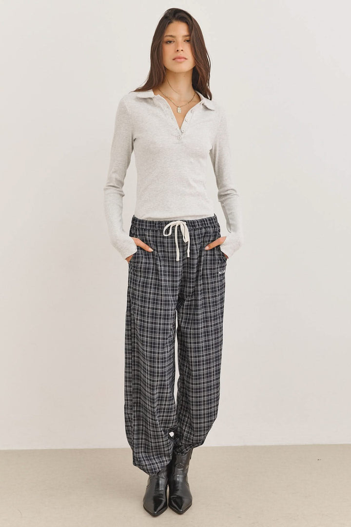 מגפון דמוי עור שילה בגימור מבריק | שחור