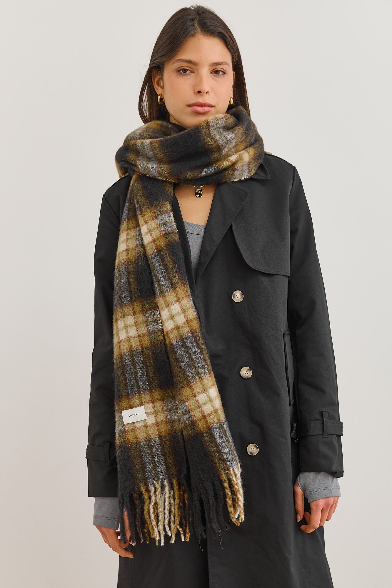 צעיף משבצות גאלה סיומת פרנזים | שחור/צהוב