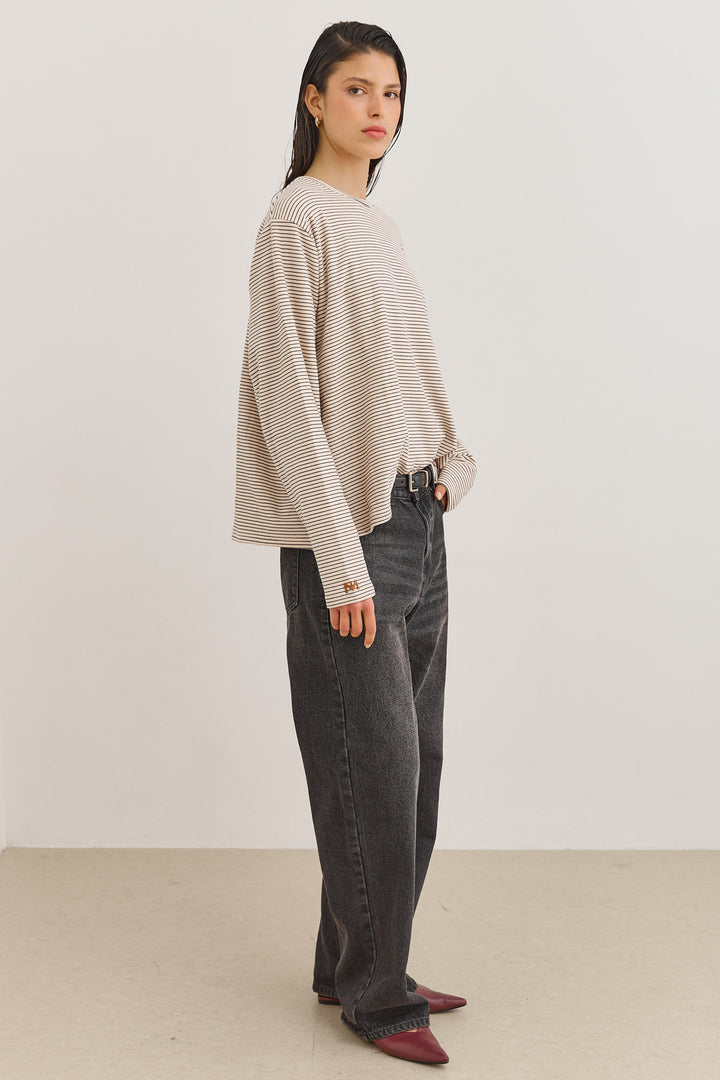 חולצת דיימון סטרייפס לייבל עור | קרם/שחור