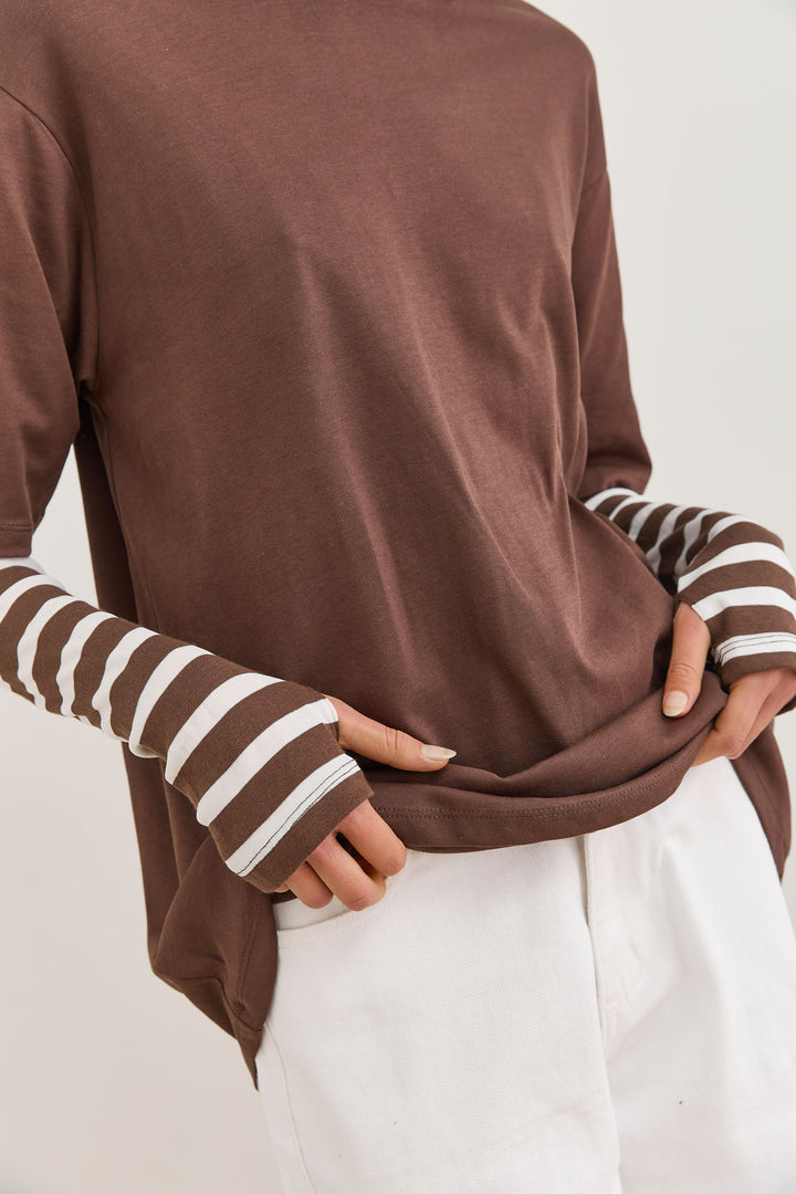 טי שירט דייב שרוול פסים כפול | חום/לבן