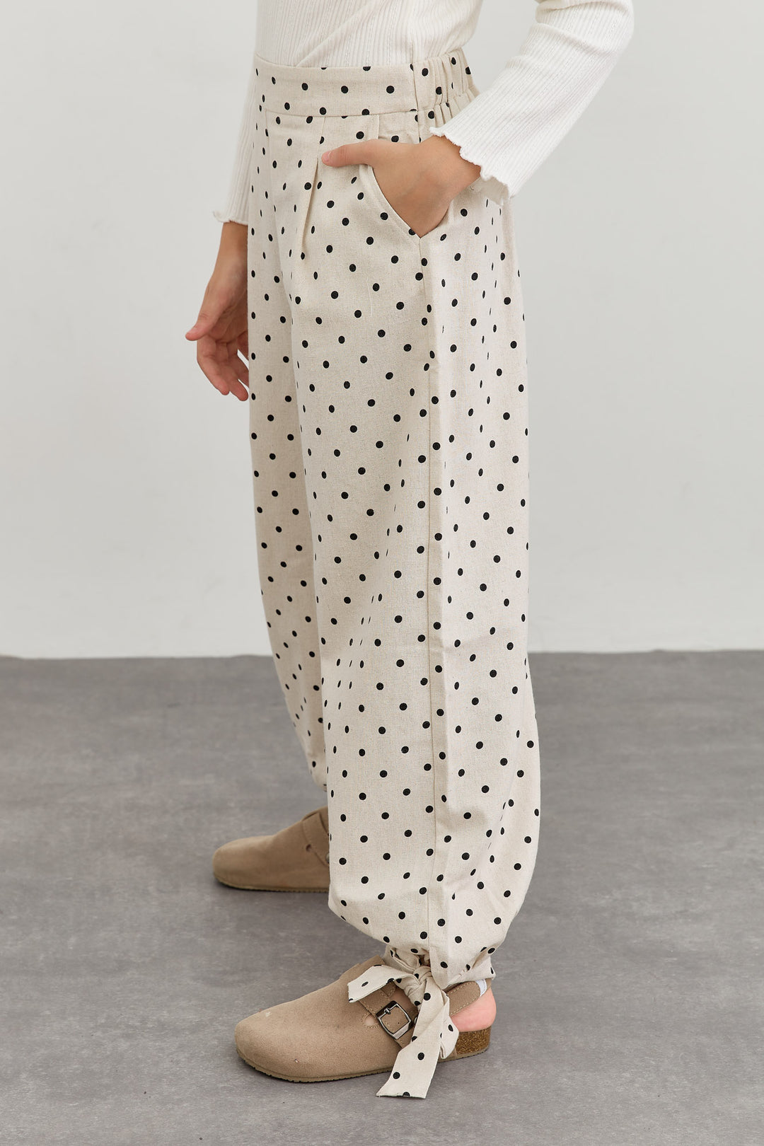 מכנסי בלון בגזרת אוברסייז פרינט נקודות | קרם