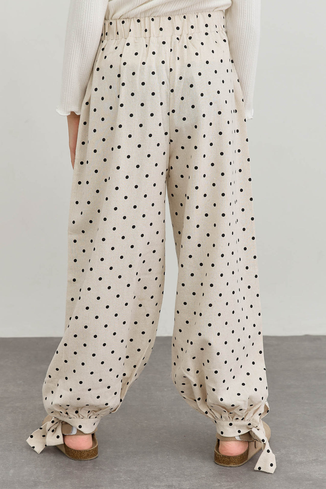 מכנסי בלון בגזרת אוברסייז פרינט נקודות | קרם