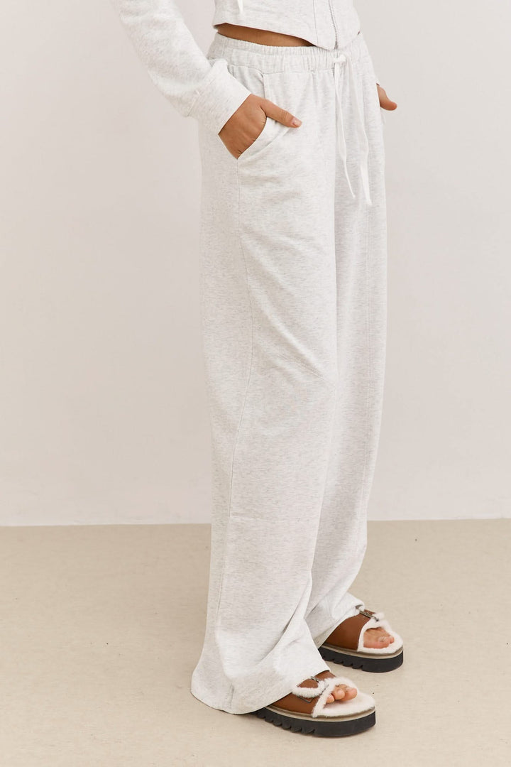 מכנסי קים גזרה רחבה וגומי במותן | אפור בהיר