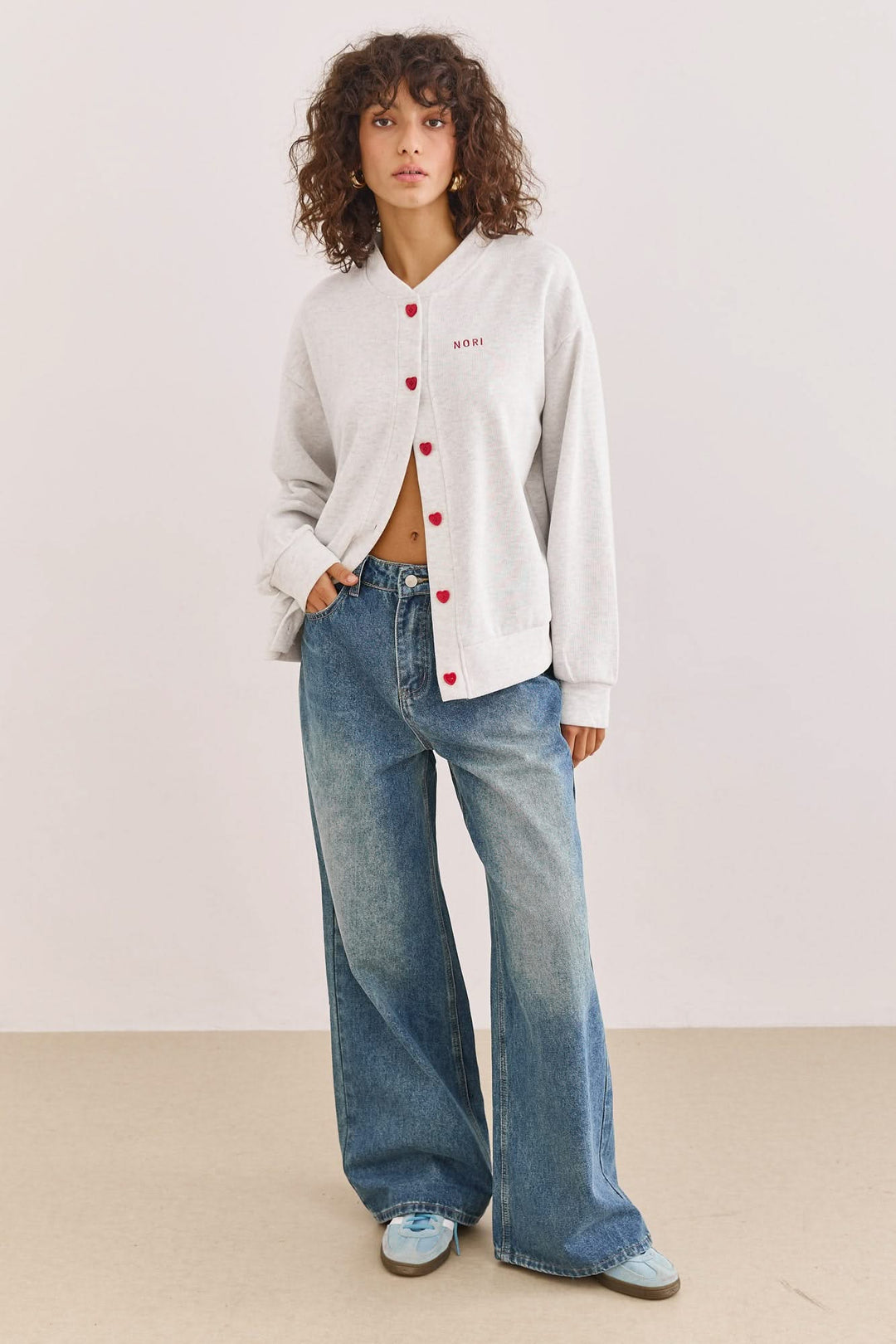 בומבר סוויטהארט בשילוב כפתורי לב | אפור בהיר