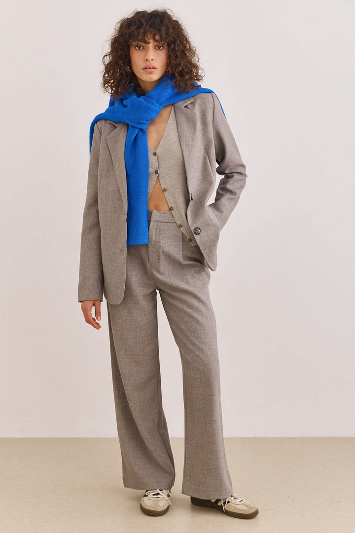 בלייזר מחויט אמבר גזרת אוברסייז  | חום אפרפר