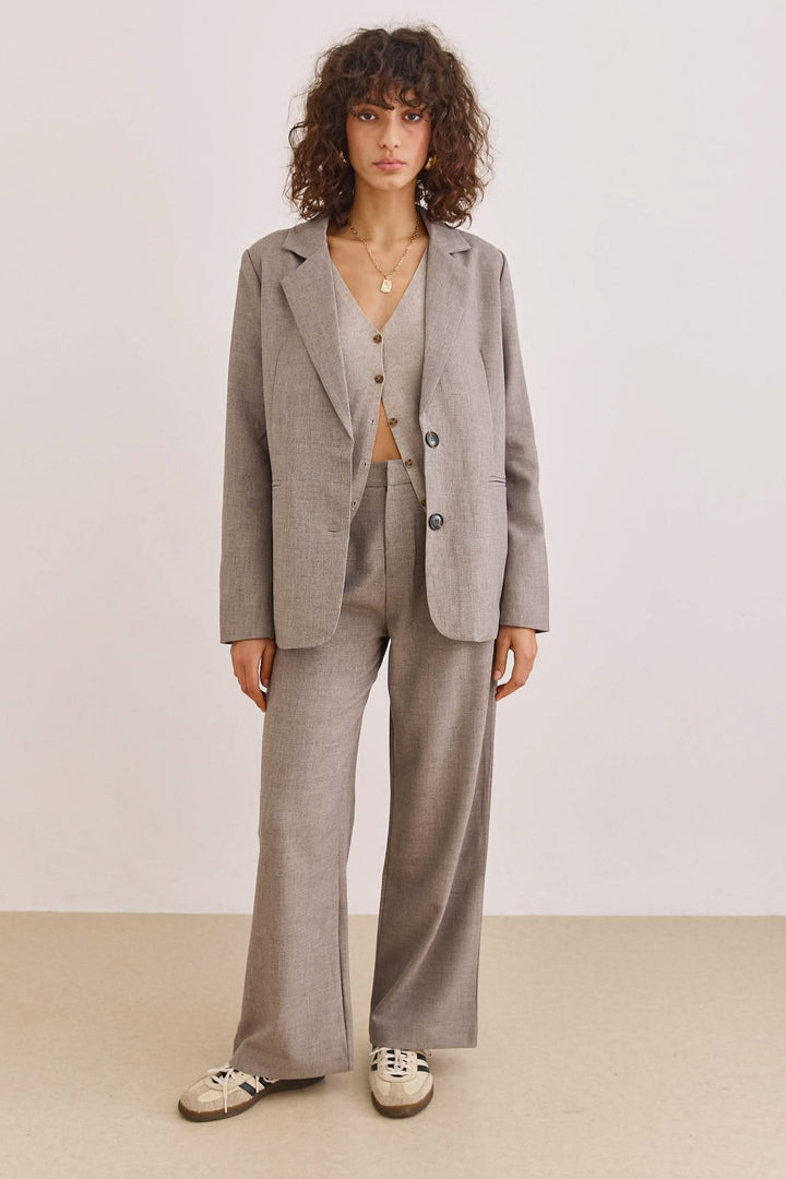 בלייזר מחויט אמבר גזרת אוברסייז  | חום אפרפר