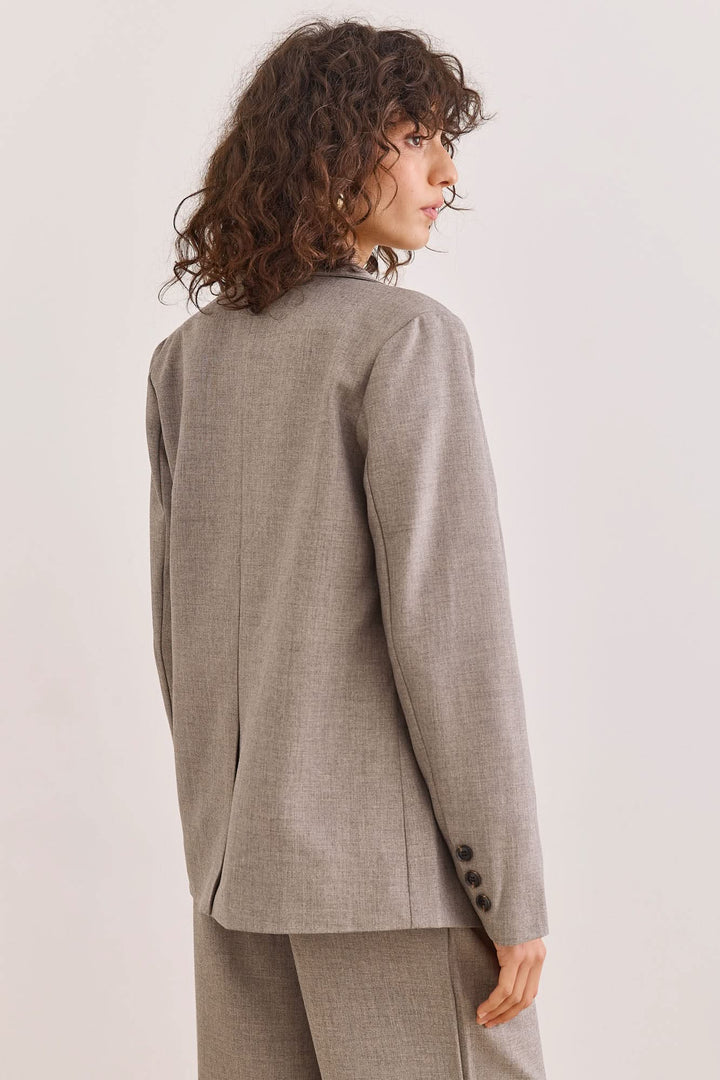 בלייזר מחויט אמבר גזרת אוברסייז  | חום אפרפר