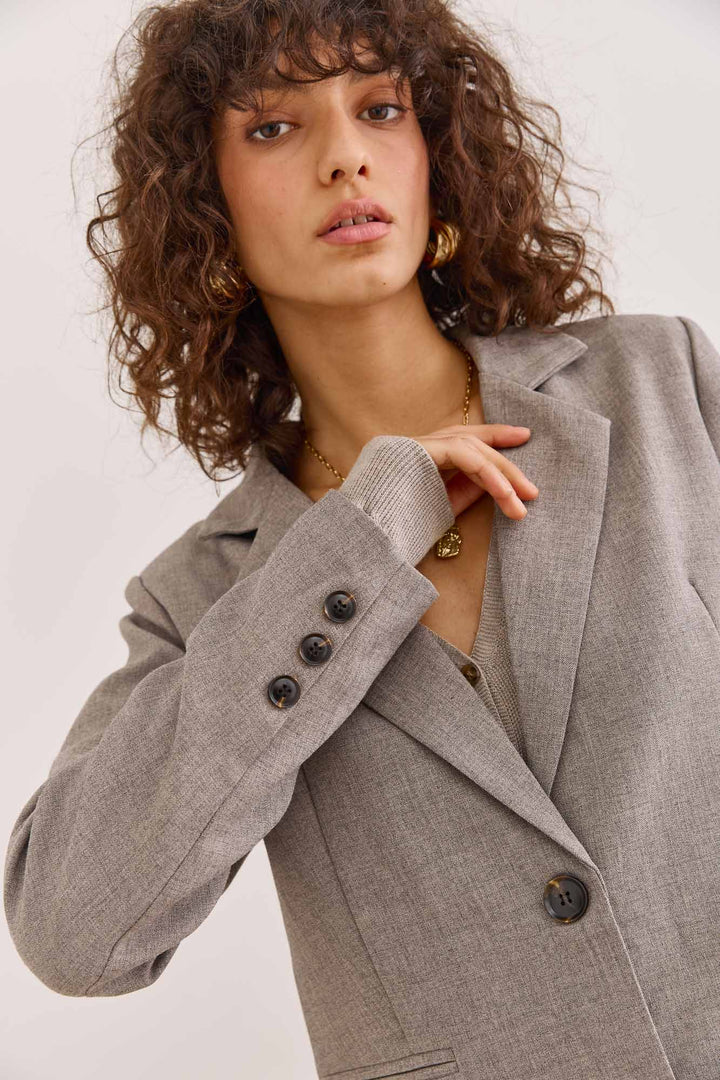 בלייזר מחויט אמבר גזרת אוברסייז  | חום אפרפר