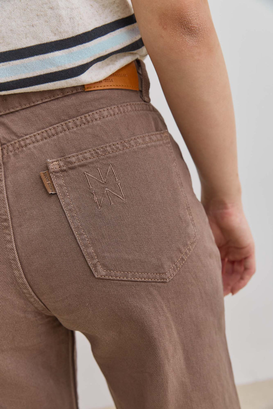 מכנסי דנים לאב גזרה ישרה | חום