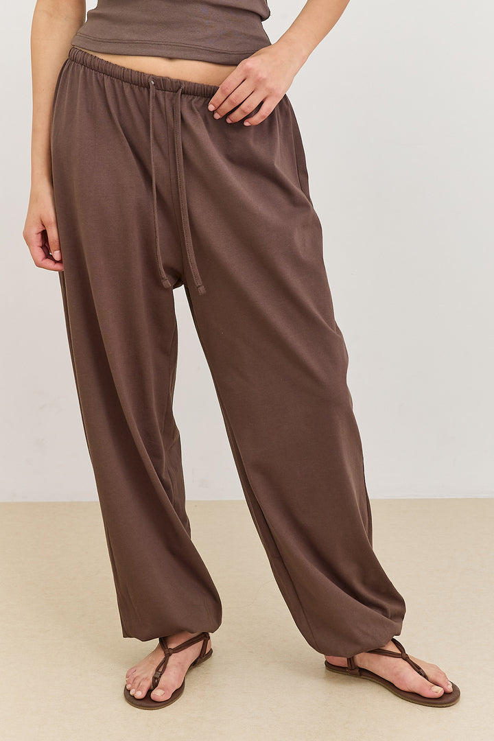 מכנסי בלון סשה בשילוב גומי | חום