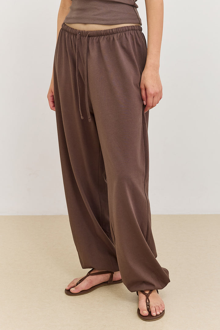 מכנסי בלון סשה בשילוב גומי | חום