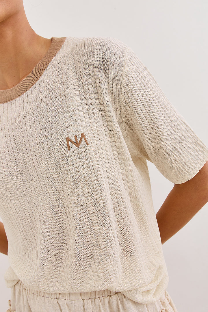 חולצת לוגו נורי בד סריג שקפקף | בז'/חום