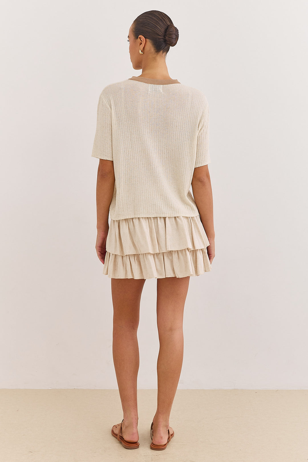 חולצת לוגו נורי בד סריג שקפקף | בז'/חום