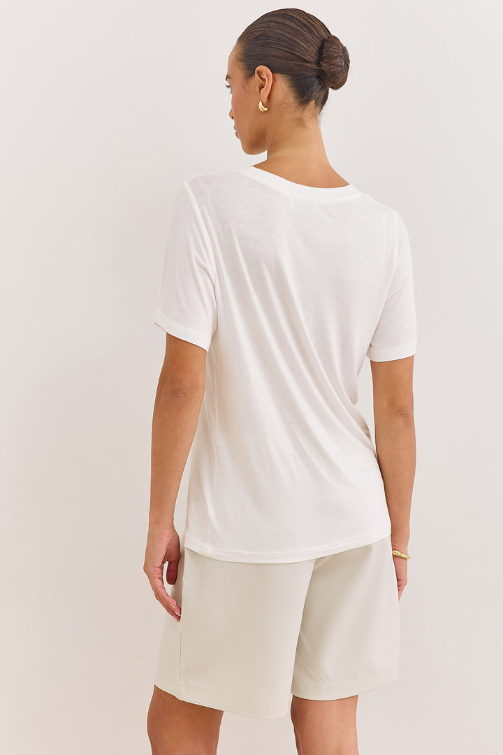 חולצת מריל שקפקפה רקמת לוגו | לבן