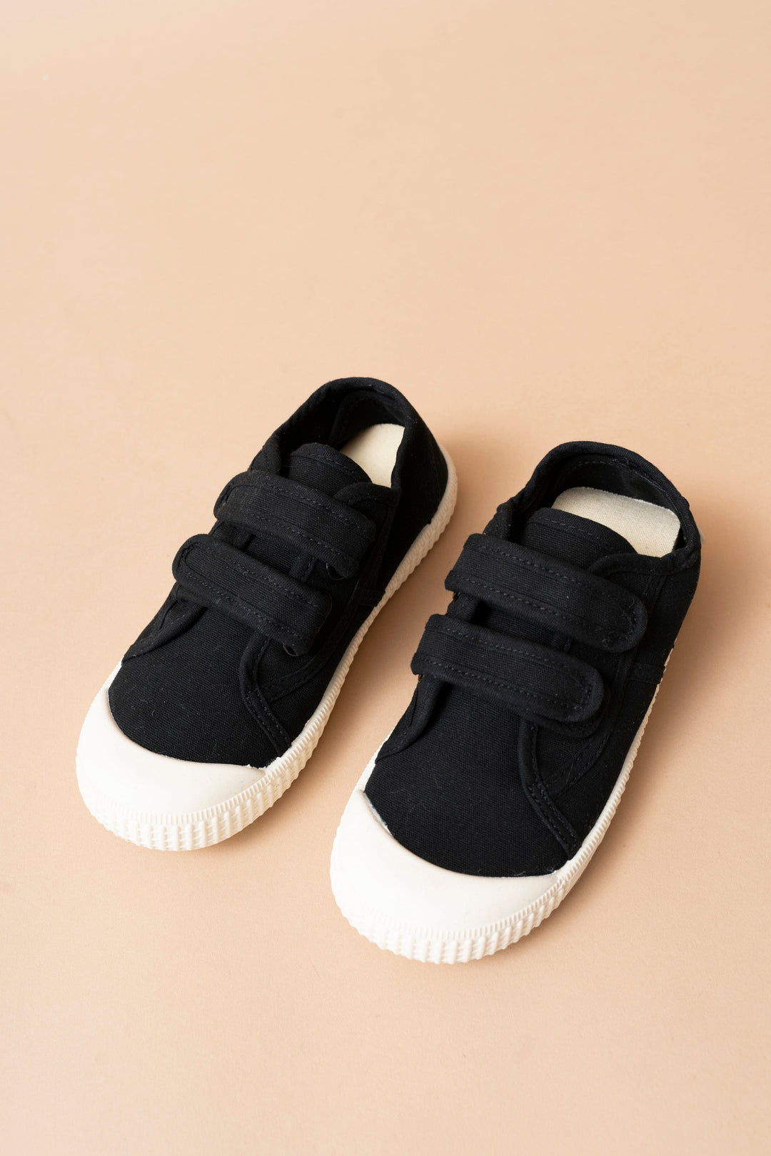 סניקרס סגירת סקוצ'ים צ'ייני | שחור