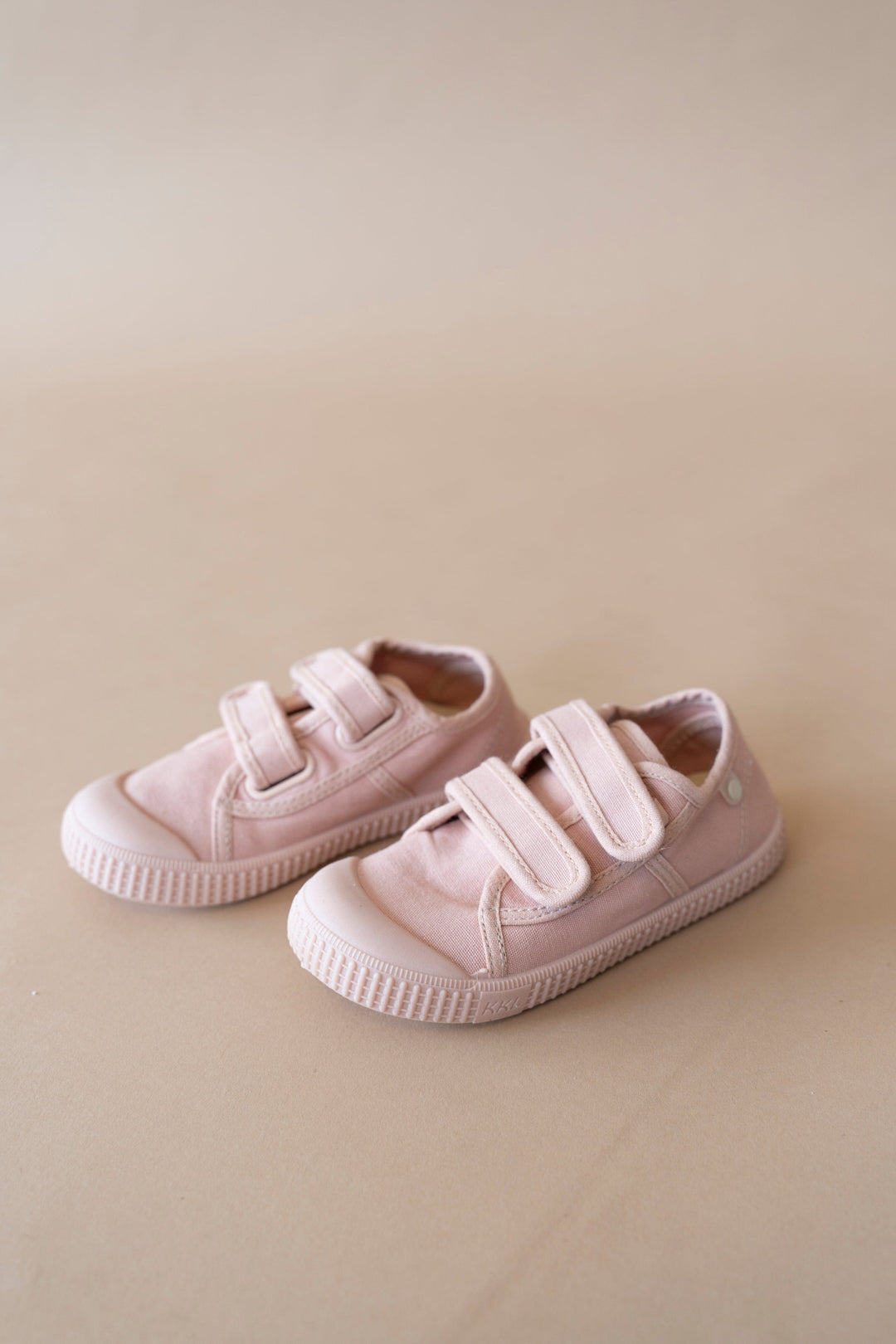 סניקרס סגירת סקוצ'ים צ'ייני | ורוד