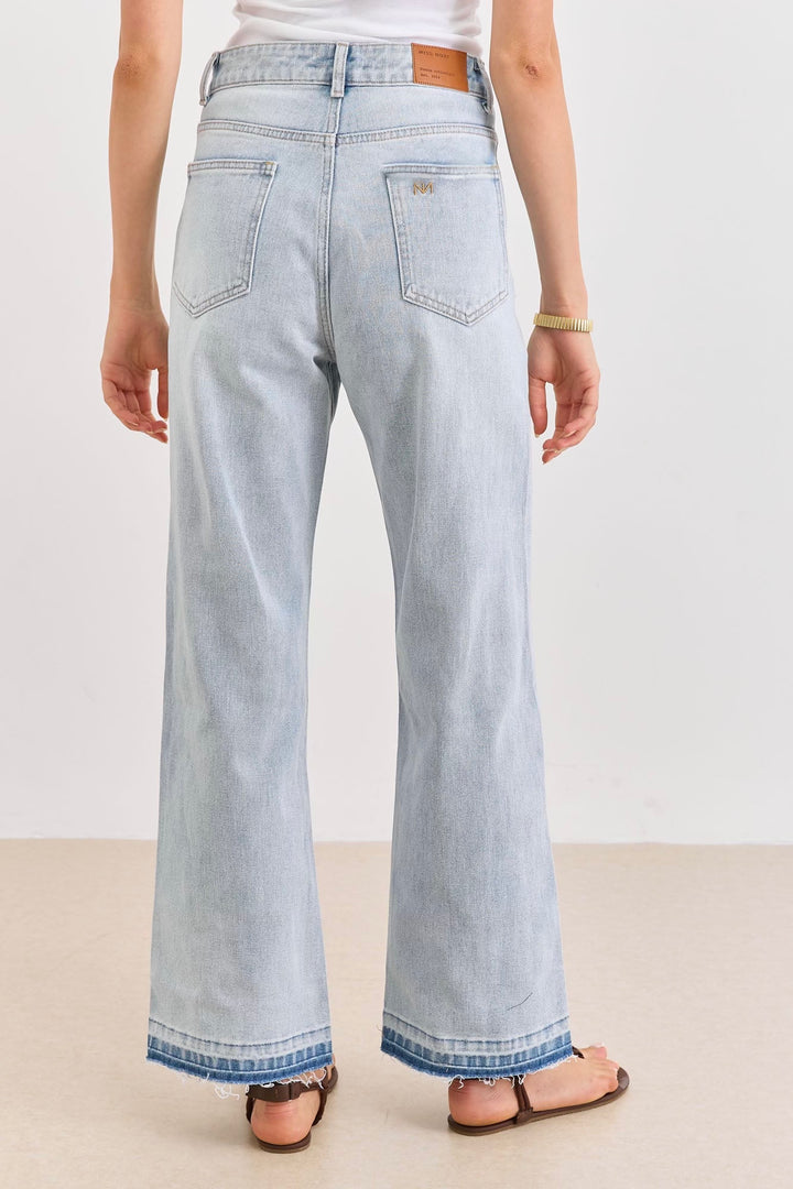 מכנסי דנים ג'יה בשילוב חגורת קשירה | ג'ינס בהיר