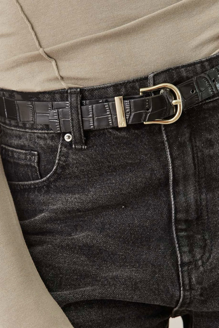 חגורת נורי טקסטורת קרוקו | שחור