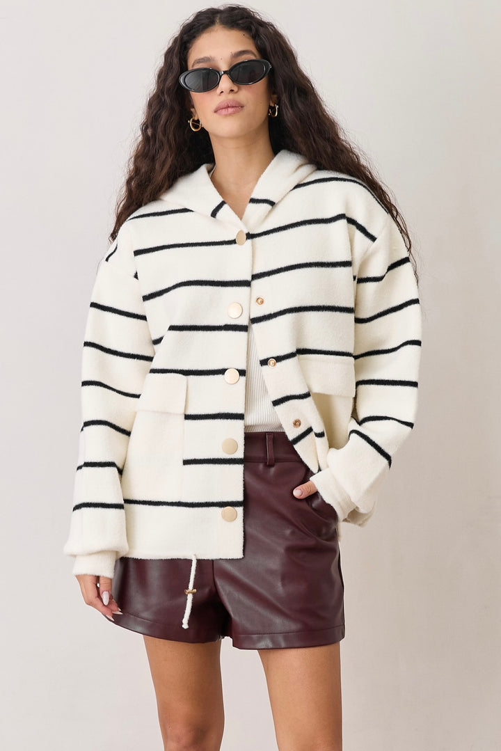 מעיל צמר בילי סטרייפס בשילוב קפוצ'ון | שמנת/שחור