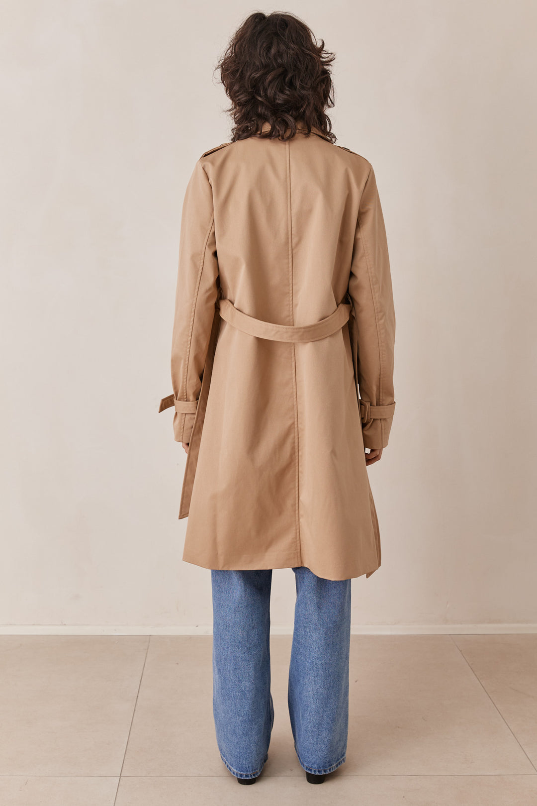 מעיל טראנץ' אלכסיס בשילוב רקמת לוגו | קאמל