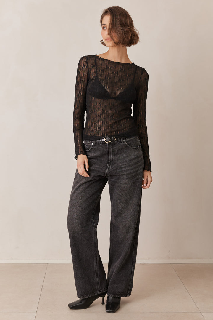 חולצת לינדזי תחרה שקפקפה  | שחור