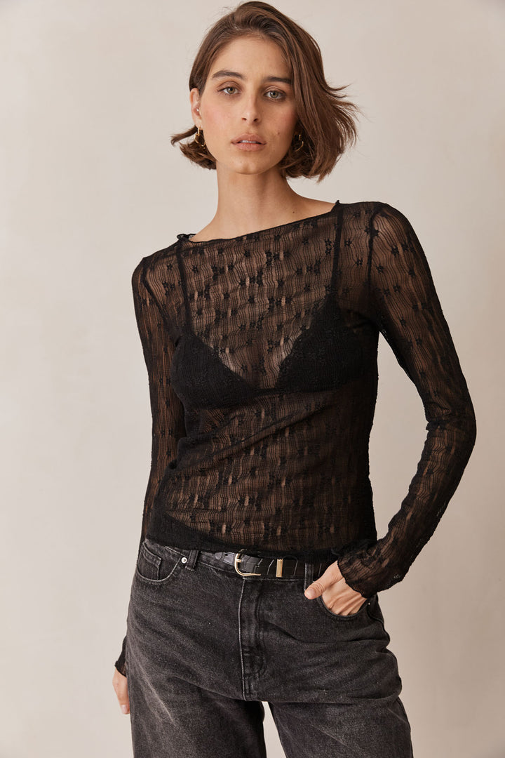 חולצת לינדזי תחרה שקפקפה  | שחור