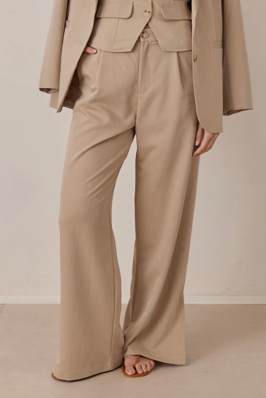 מכנסי אליס מחויטים | בז'