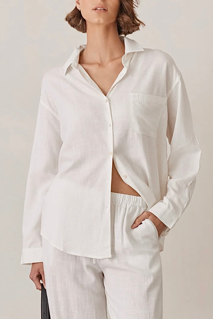 מכופתרת שיה פשתן בשילוב רקמת לוגו | לבן