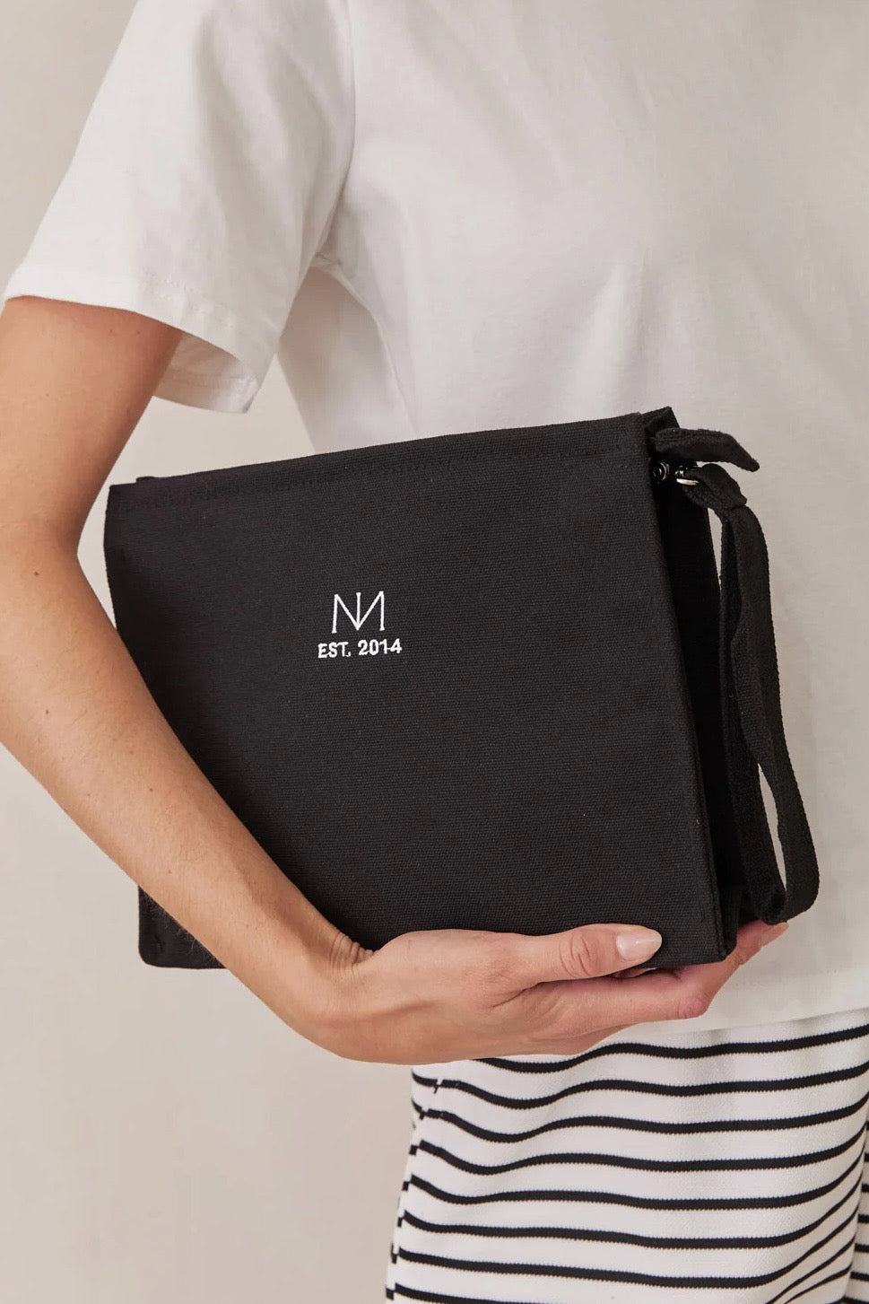 קלאץ' קנבס נורי בשילוב לוגו | שחור