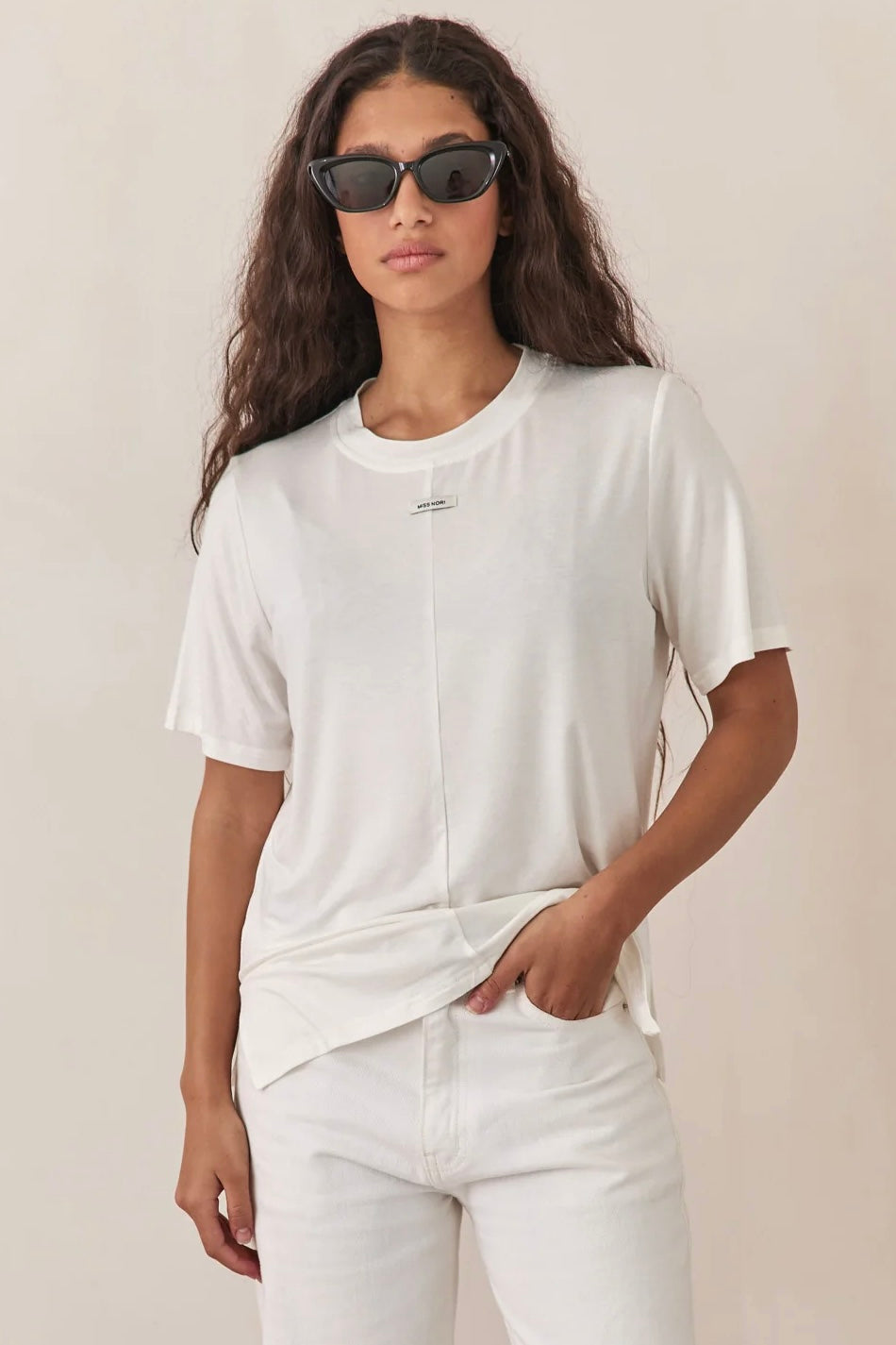 טי שירט אל שקפקפה בשילוב תווית לוגו | לבן