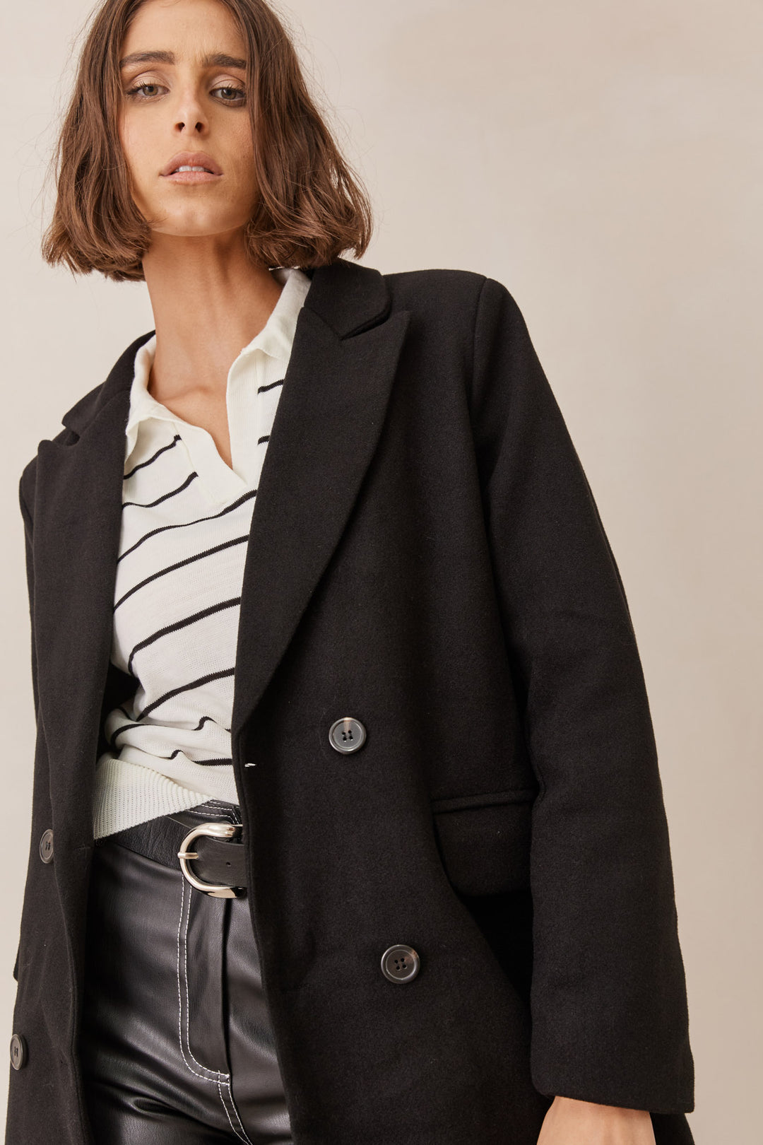 מעיל ארוך צ׳ארלי בשילוב כיסים | שחור