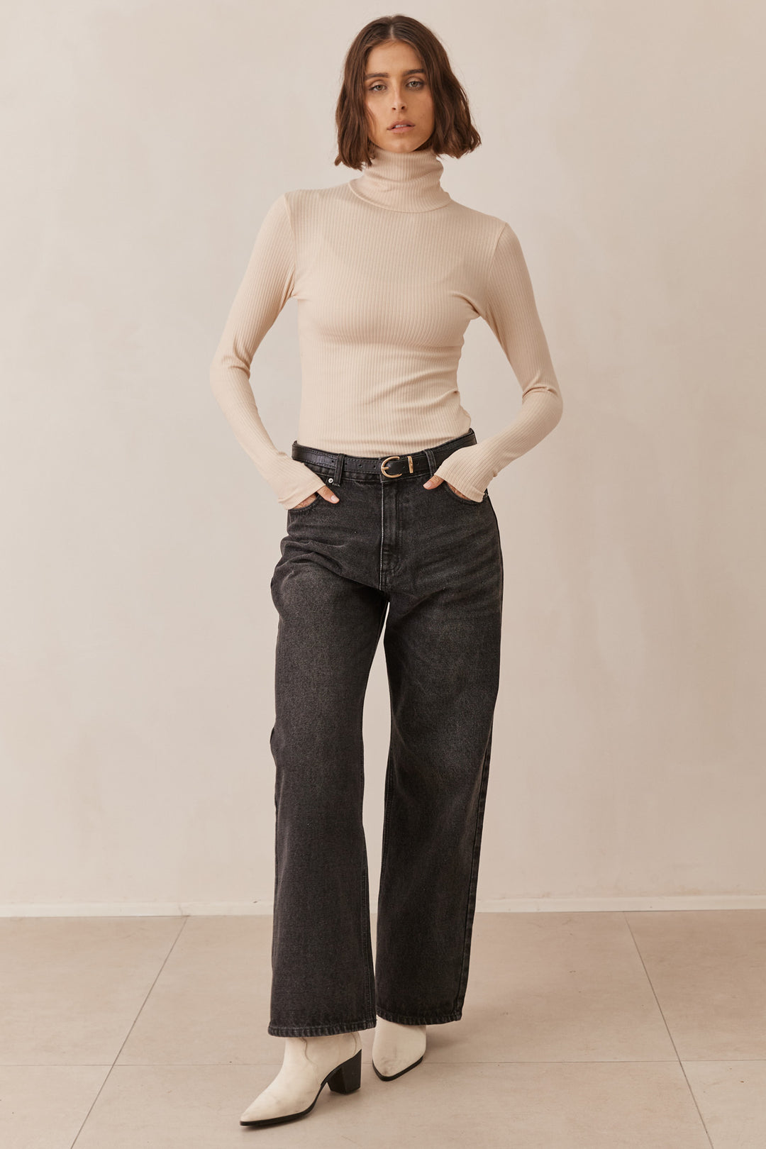 חולצת מגי צווארון גולף | בז׳