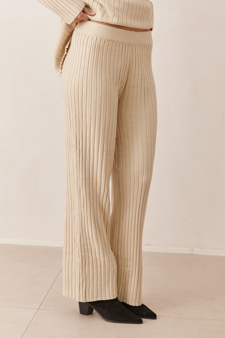 חליפת סריג אניה בשילוב רקמת לוגו | קרם