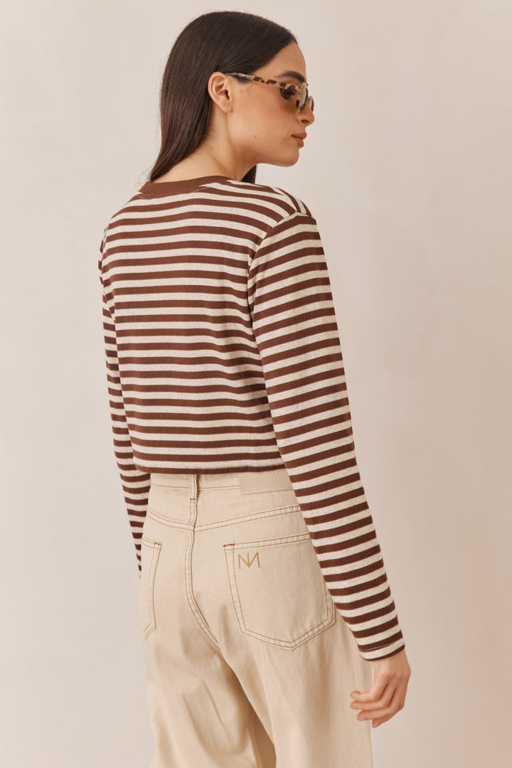 חולצת סטרייפס ג'וליאנה בגזרת קרופ |חום/בז'