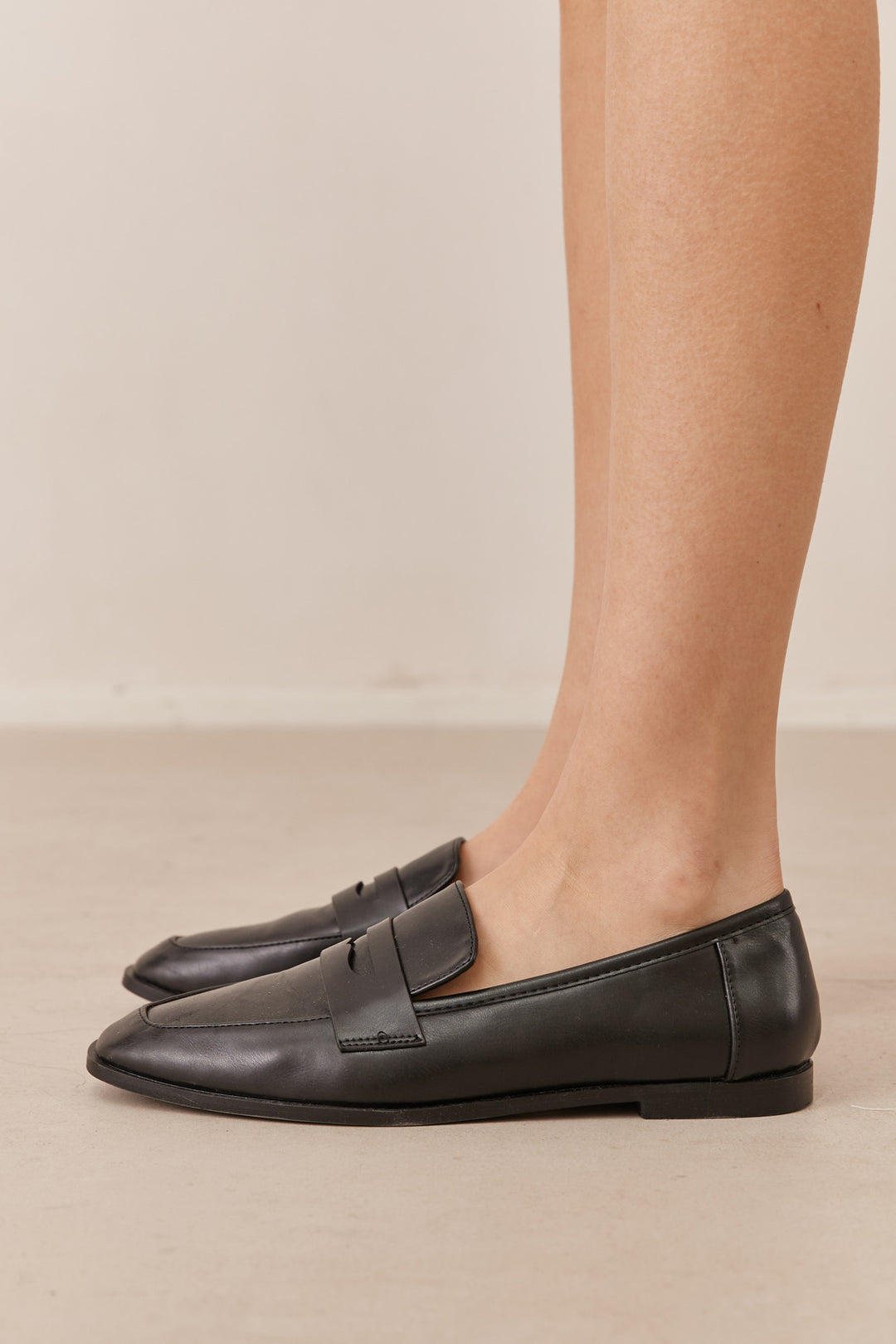 נעלי מוקסין סופיה דמוי עור | שחור