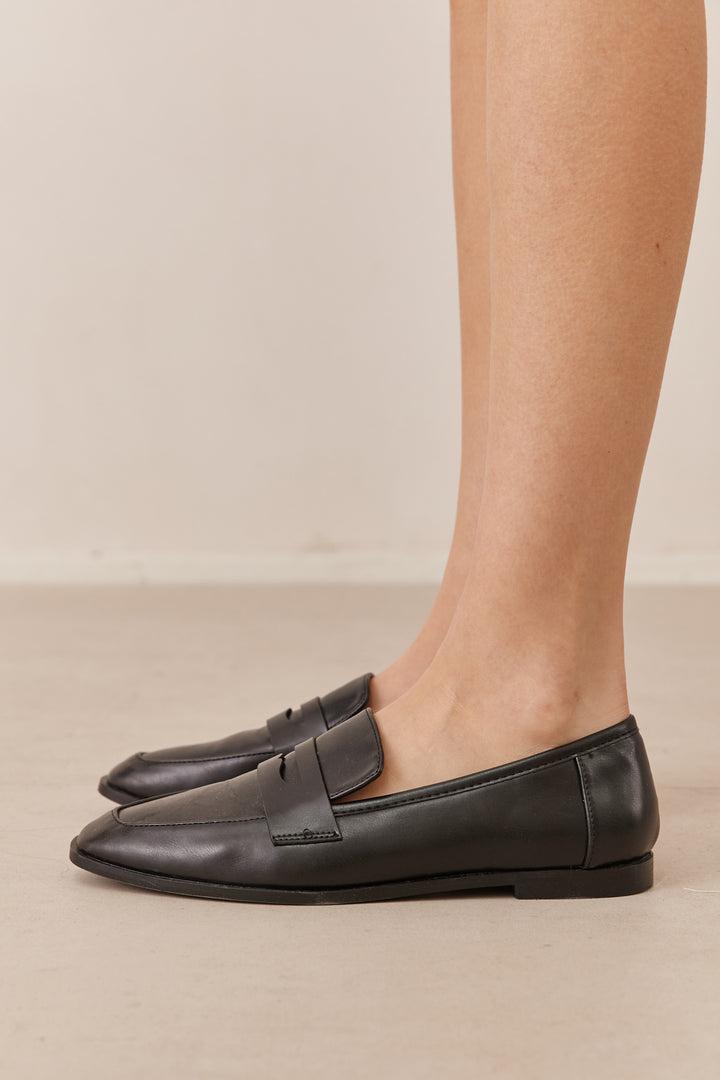 נעלי מוקסין סופיה דמוי עור | שחור