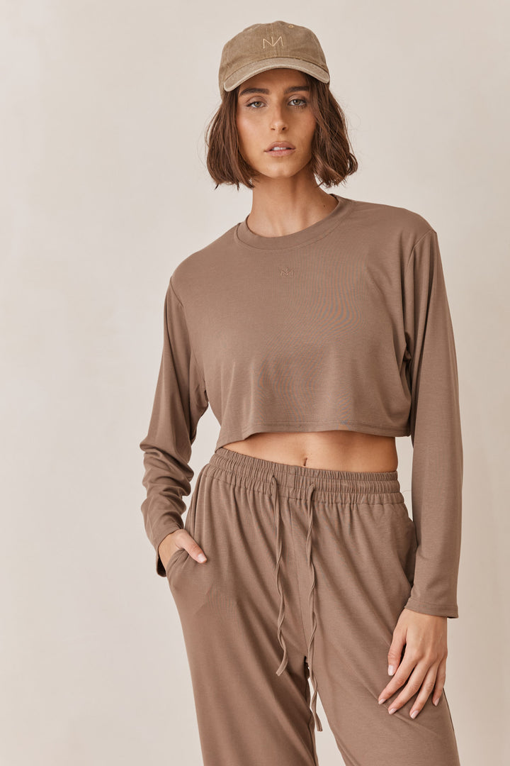 חולצת נורי קרופ שרוולים ארוכים | חום