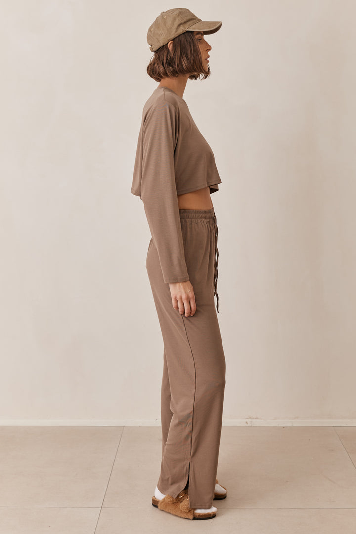 חולצת נורי קרופ שרוולים ארוכים | חום