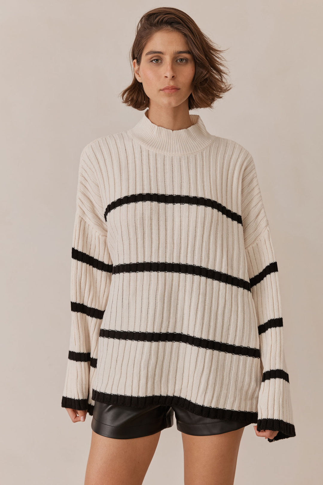 טוניקת סריג אנג'י בשילוב פסים | קרם/שחור