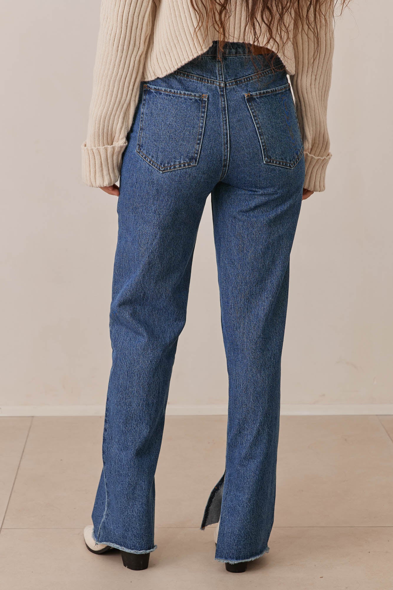 מכנסי דנים איאן בסיומת שסע | ג'ינס