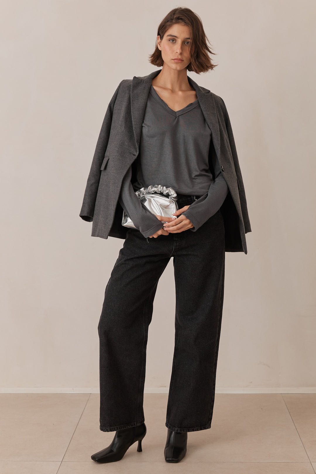 טי שירט זואי דמוי פשתן שרוול כפפה סיומת פרומה | אפור פלדה