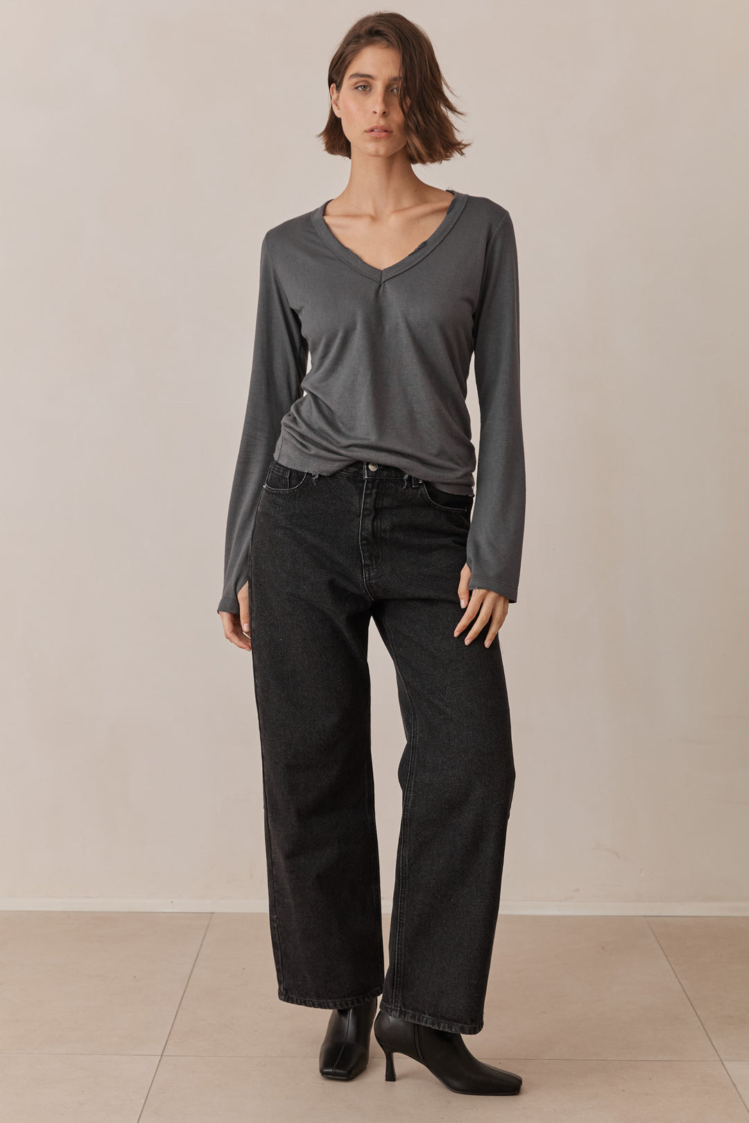 טי שירט זואי דמוי פשתן שרוול כפפה סיומת פרומה | אפור פלדה