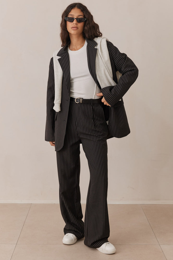 מכנסי מליסה מחויטים בשילוב פסי סיכה | שחור/לבן